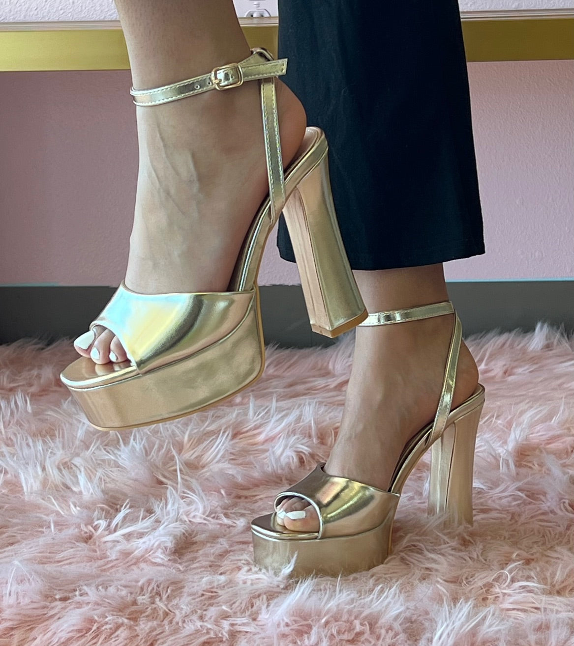 DELLA S26 GOLD METALLIC FAUX LEATHER PLATFORM BLOCK HEEL WITH ANKLE STRAP