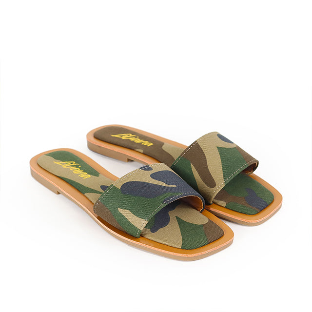 Liliana MINDEE-2 Camo


- Camo Print Canvas Flat Sandal Slide
- Square Open Toe
- Slip-On Slide