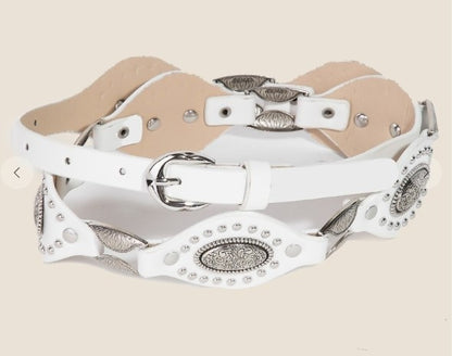 PATSY WHITE FAUX LEATHER WESTERN BELT WITH SILVER CONCHO DETAIL