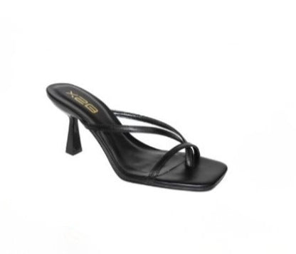 HALLIE-1 BLACK FAUX LEATHER STRAPPY SPLIT TOE SLIP-ON MULE KITTEN HEEL SANDALS