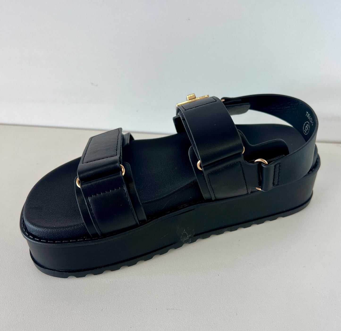 Top Moda TRACI-1 Black

- Black Double Strap Sandal
- Open Toe
- Buckle Detail
- Slingback
- Flatform Sole, Approx. 2"
