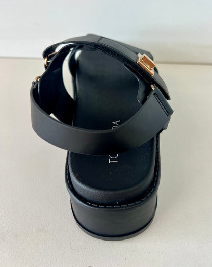 Top Moda TRACI-1 Black

- Black Double Strap Sandal
- Open Toe
- Buckle Detail
- Slingback
- Flatform Sole, Approx. 2"
