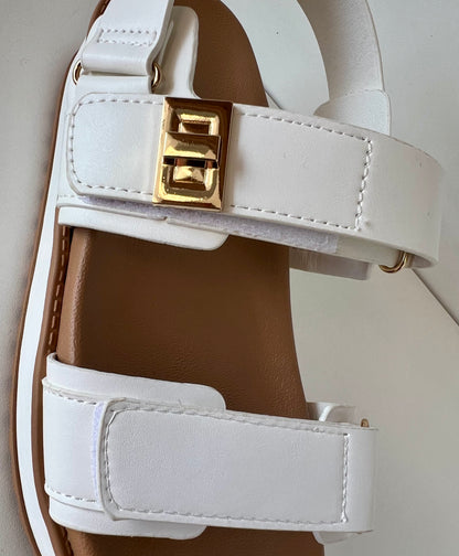 Top Moda TRACI-1 white

- White Double Strap Sandal
- Open Toe
- Buckle Detail
- Slingback
- Flatform Sole, Approx. 2"