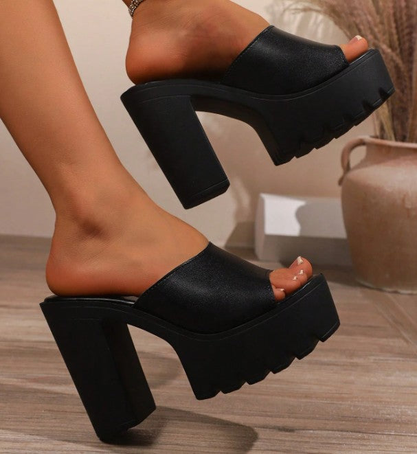BRITTNEY BLACK FAUX LEATHER CHUNKY BLOCK HEEL SLIP ON MULE SANDAL