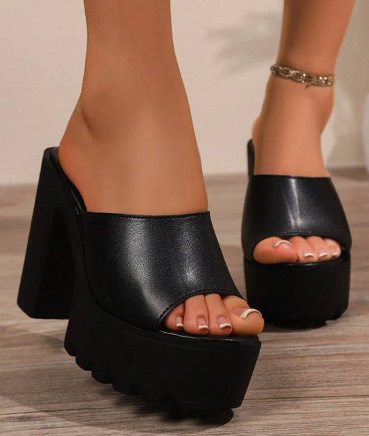 BRITTNEY BLACK FAUX LEATHER CHUNKY BLOCK HEEL SLIP ON MULE SANDAL