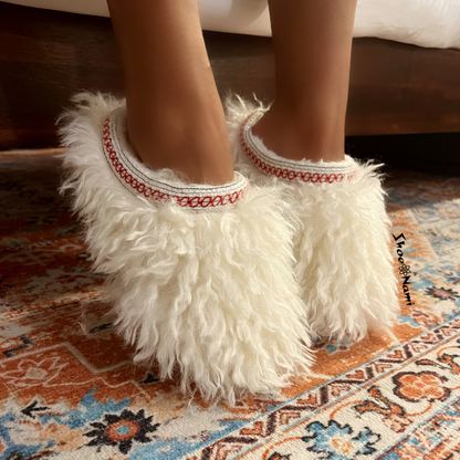 Wild Diva COOLIO-02 White


- White Faux Fur / Shearling
- Cozy Slip-On Slippers
- Stitching Detail
- Also Available in Black, Camel
- Whole Sizes Only