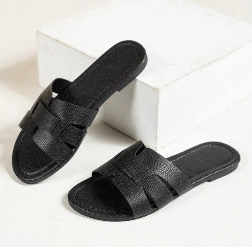 ESPRESSO BLACK FAUX LEATHER FLAT SLIP ON SLIDE ROUND OPEN TOE SANDAL WITH WOVEN DESIGN RUNS SLIGHTLY WIDE