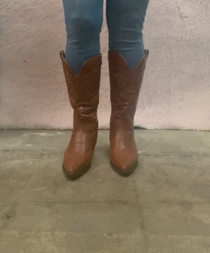 Top Moda ELK-1 Tan

- Tan Brown Faux Leather Cowboy Boot
- Western Styling
- Mid-Calf
- Stitching Detail
- Pointy Toe
- Stacked Heel, Approx. 2.5"