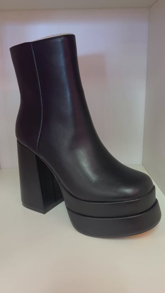 ERYN-4 BLACK FAUX LEATHER DOUBLE PLATFORM ROUND TOE CHUNKY BLOCK HEEL ANKLE BOOT