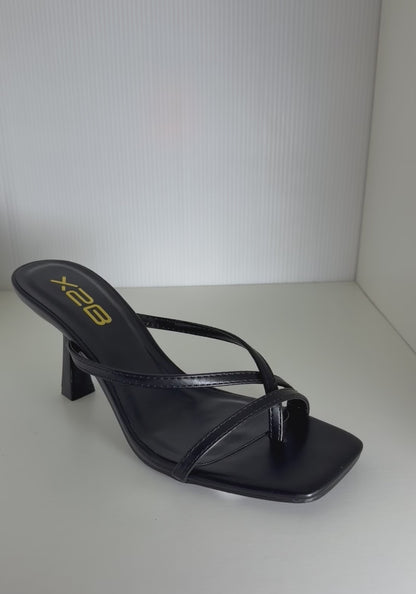 HALLIE-1 BLACK FAUX LEATHER STRAPPY SPLIT TOE SLIP-ON MULE KITTEN HEEL SANDALS