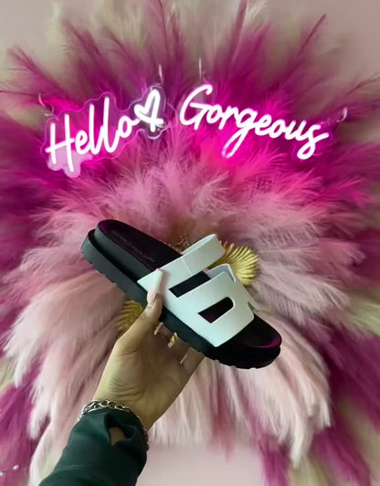 GINO-24 white

- White Sandal
- Open Toe
- Cutout Vamp Detail
- Slip-On Slide
- Flatform Sole, Approx. 1"
- Whole Sizes Only