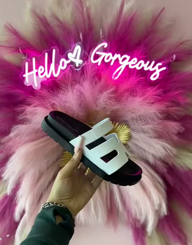 GINO-24 white

- White Sandal
- Open Toe
- Cutout Vamp Detail
- Slip-On Slide
- Flatform Sole, Approx. 1"
- Whole Sizes Only