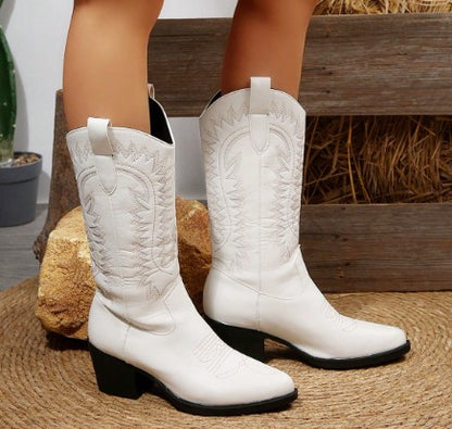UMA WHITE COWBOY BOOT WITH CONTRAST STITCHING