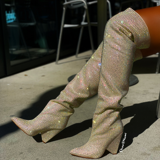 Liliana NANO-1 nude


- Nude Rhinestone Encrusted Boots
- Over the Knee Thigh High Slouch Boots
- Pointy Toe
- Tapered Cone Heel, Approx. 4"
- Also Available in Black, Pink, Silver