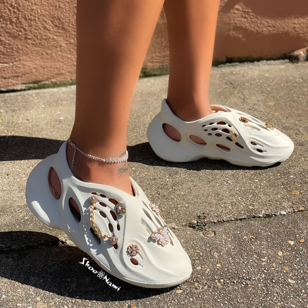 HOTTIE TOWN WITH CHARMS Bone - ShoeNami